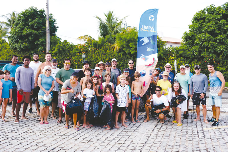 Moradores de Busca Vida se organizam para limpeza de praia