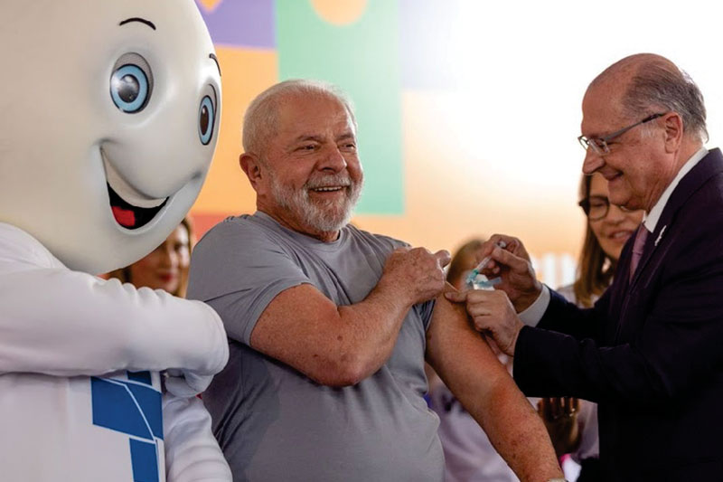 lula recebe vacina bivalente