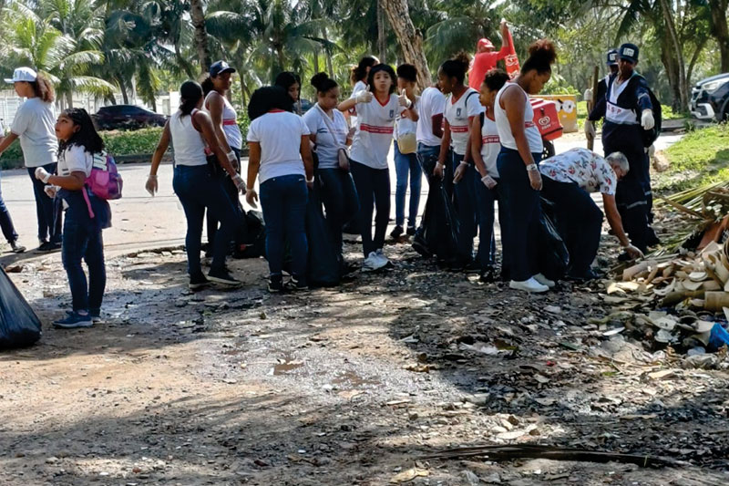 criancas da rede municipal de lauro de freitas participam de dia mundial da limpeza