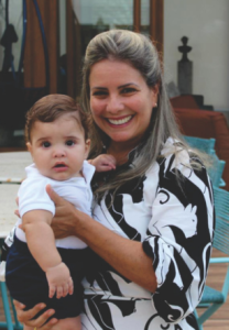 mirela macedo celebra a vida ao lado do filho