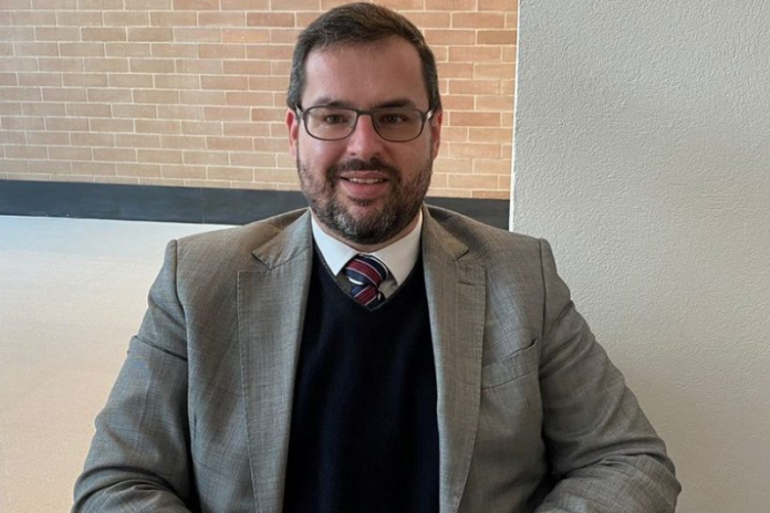 André Naves é Defensor Público Federal formado em Direito pela USP artigo de andre naves