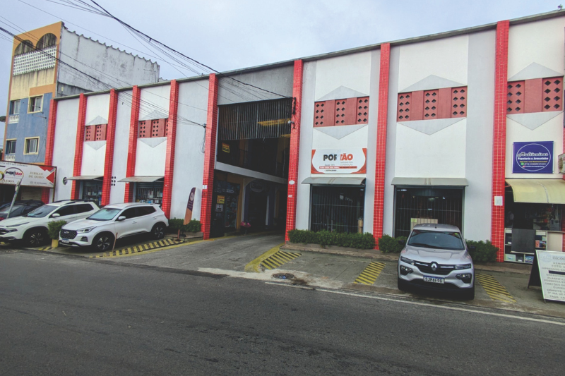 portao materiais de construcao completa 50 anos no municipio