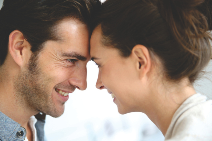 Casais mais felizes não expõem a vida na internet, diz estudo muitos casais sentem a necessidade de mostrar seu relacionamento nas redes sociais, mas estudos mostram que isso pode levar à infelicidade, ansiedade, estresse e até mesmo ao fim da relação