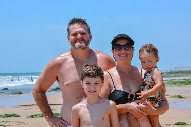 familia aproveita verao em vilas do atlantico