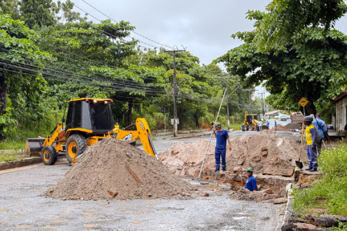 O serviço tem como objetivo aprimorar o escoamento das águas pluviais, reduzindo pontos de alagamento que antes comprometiam a via obras seguem em lauro de freitas