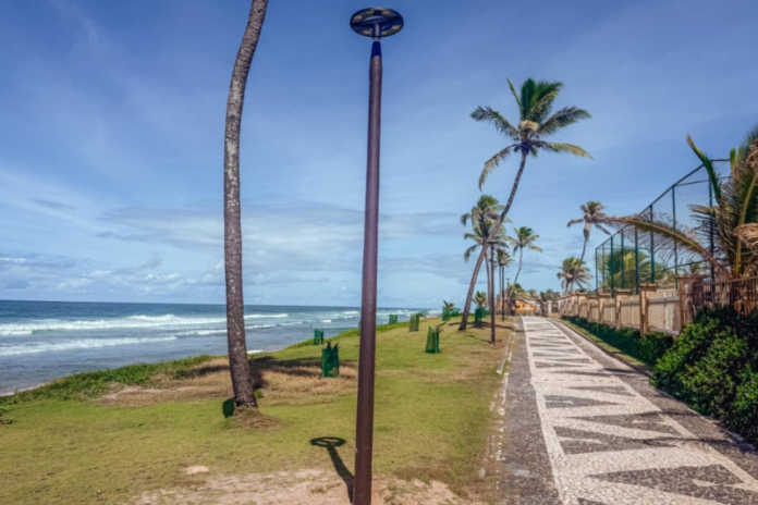A ação integra o Programa Banho de Luz, responsável pela modernização da iluminação pública em diversos pontos de Lauro de Freitas nova iluminacao publica na orla de vilas do atlantico