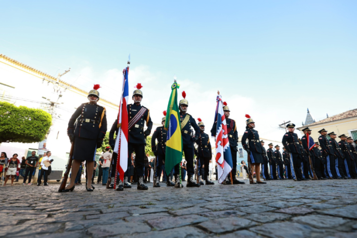 Como acontece há 19 anos homenageando a importância histórica do município na Independência do Brasil, a cidade de Cachoeira, no Recôncavo, tornou-se simbolicamente a capital da Bahia em 25 de junho comemoracoes do de julho pela bahia