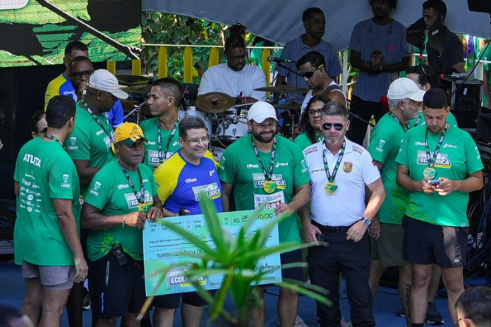 doação de um cheque no valor de R$ 85 mil à Superintendência de Direito e Proteção Animal (SPDA), órgão municipal responsável pelas políticas de bem-estar animal corrida ecologia rende doacao para a protecao animal em lauro de freitas