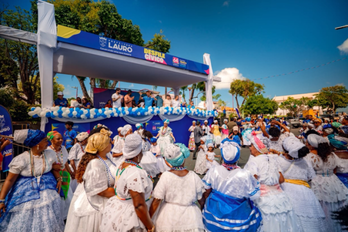 lauro de freitas comemora 64 anos com desfile civico com a participacao de estudantes e grupos culturais