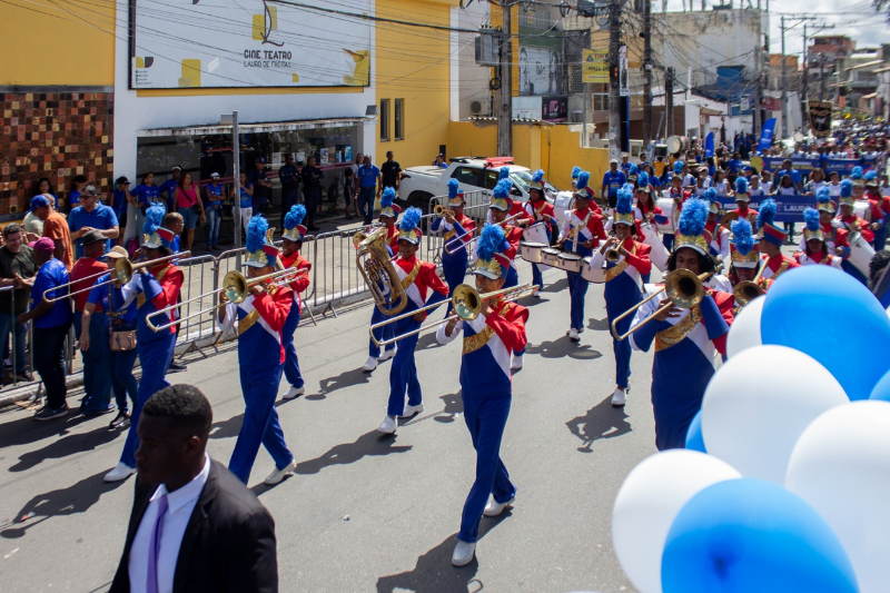 lauro de freitas comemora 64 anos com desfile civico com a participacao de estudantes e grupos culturais