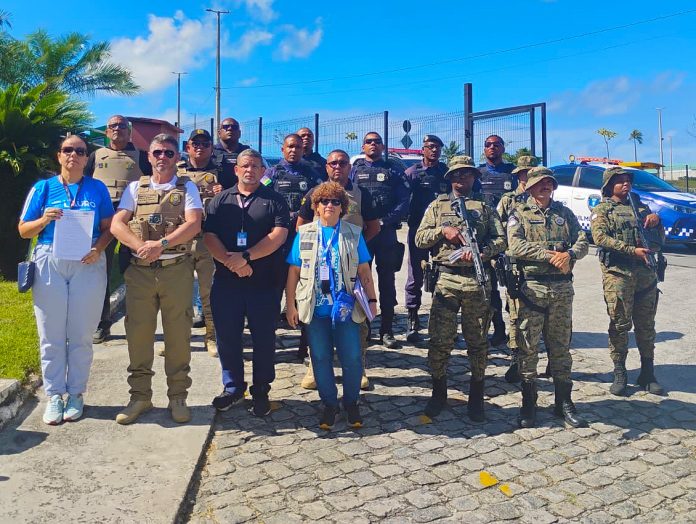 Durante a operação, motoristas e pedestres receberam orientações sobre a proibição da comercialização de animais em vias públicas, prática considerada maus-tratos pela Lei Municipal nº 1.618/2016, que institui a Política Pública de Proteção Animal de Lauro de Freitas lauro de freitas reforca combate aos maus tratos animais