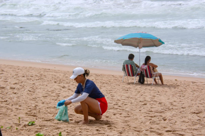 limpeza de praias movimenta lauro de freitas