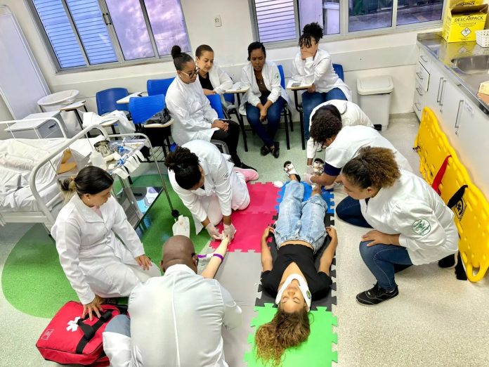 O Monte Tabor, por meio do Ludovica - Centro de Educação Profissional, está com inscrições abertas para o processo seletivo de bolsas de estudo integrais no Curso Técnico em Enfermagem, em Salvador centro educacional abre vagas para curso de enfermagem na regiao metropolitana de salvador
